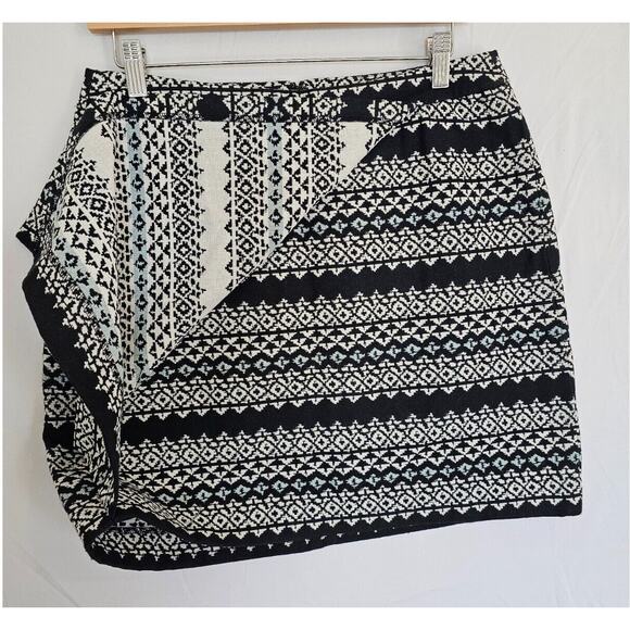 NEW Loft Aztec Print Pencil Skirt Womens Size 8P Petite Faux Wrap Black Cream - Picture 3 of 9